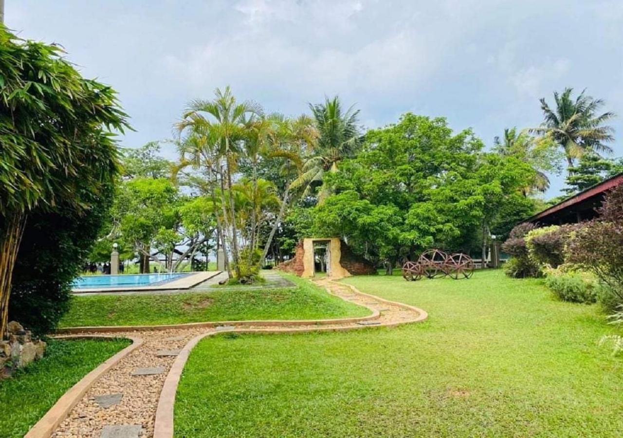 Dampe Resort Piliyandala Ngoại thất bức ảnh