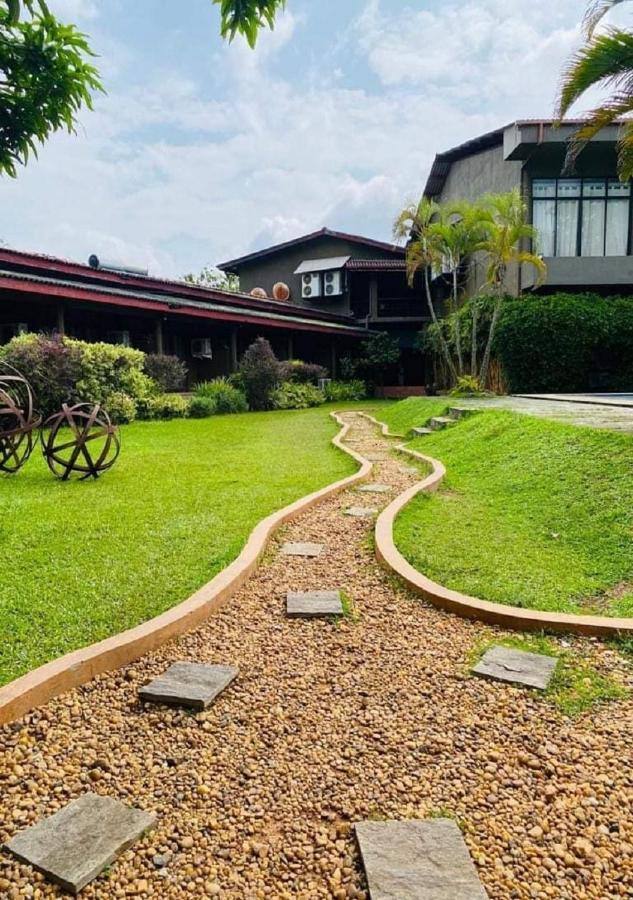 Dampe Resort Piliyandala Ngoại thất bức ảnh