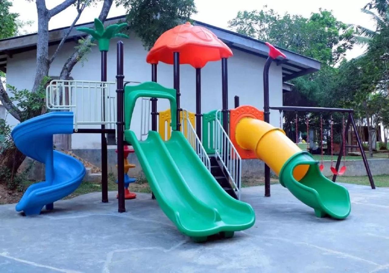 Dampe Resort Piliyandala Ngoại thất bức ảnh