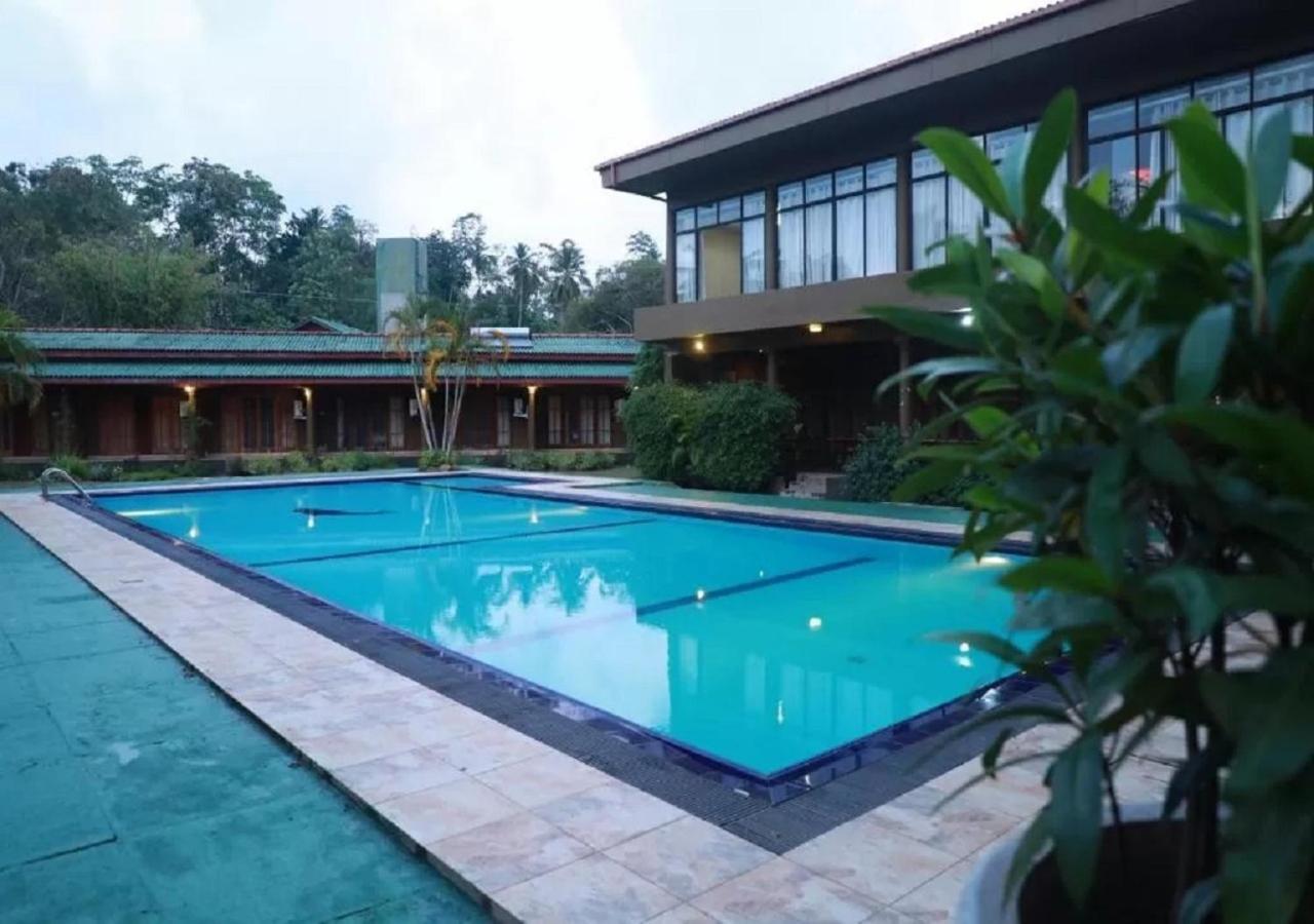 Dampe Resort Piliyandala Ngoại thất bức ảnh